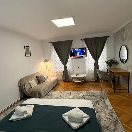 Cozy Apartment- Old Town Apartment *